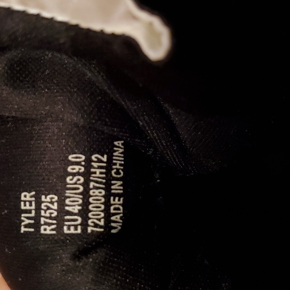 Boots - Picture 4 of 6